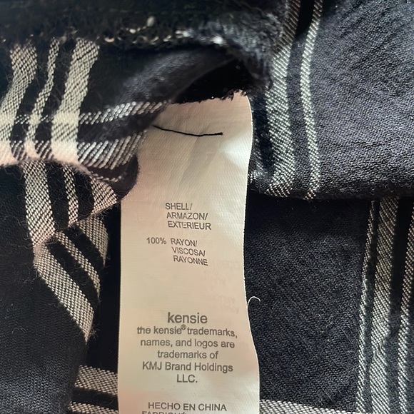 Kensie Black and White Plaid Top with Ruffles - Size Medium - Picture 8 of 8